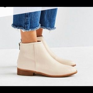 Urban Outfitters Poppy Ankle boot in cream